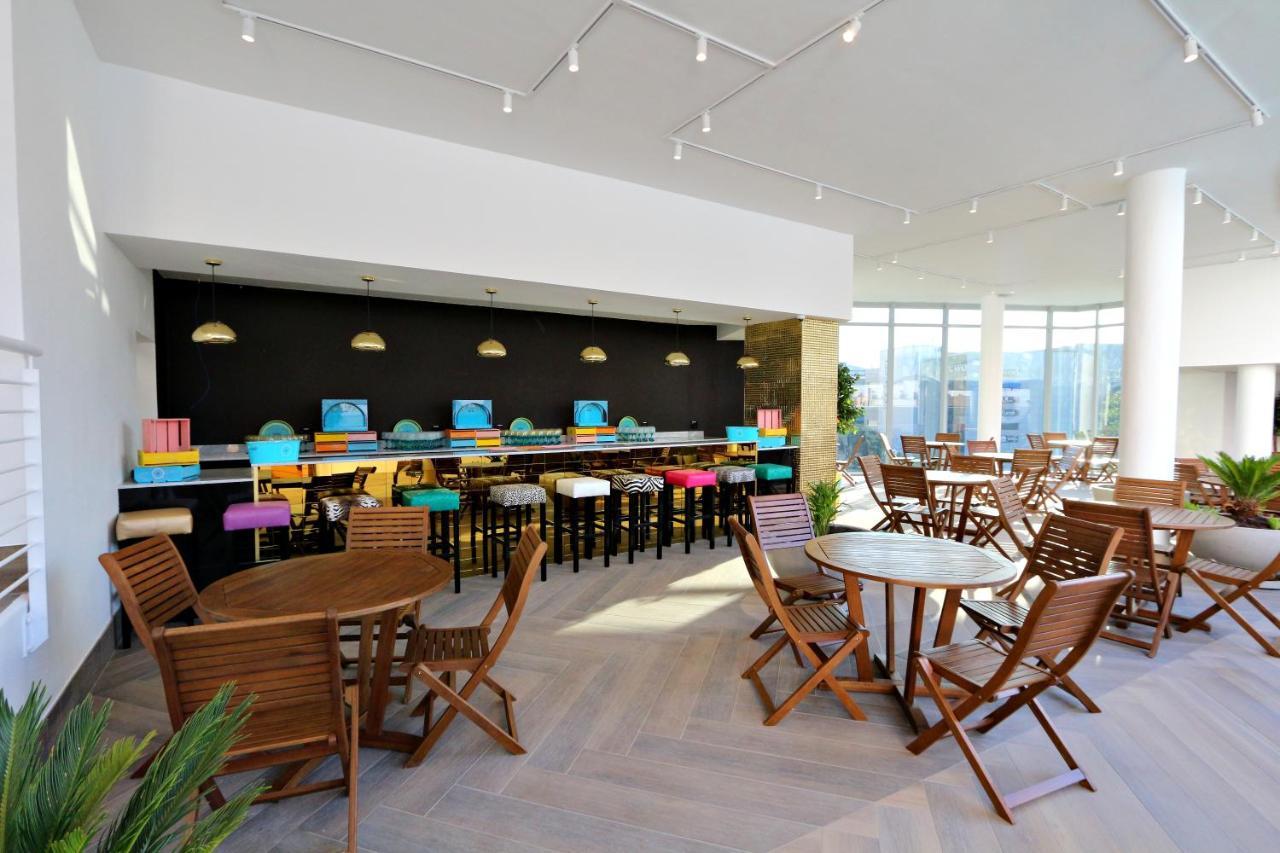 Hotel Sky Sandton Йоханесбург Екстериор снимка