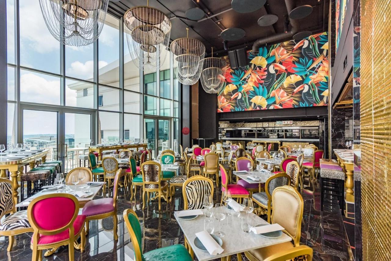 Hotel Sky Sandton Йоханесбург Екстериор снимка