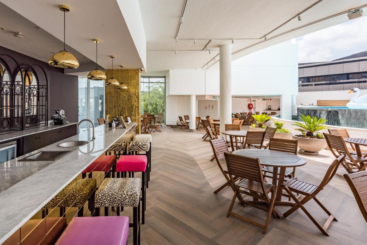 Hotel Sky Sandton Йоханесбург Екстериор снимка