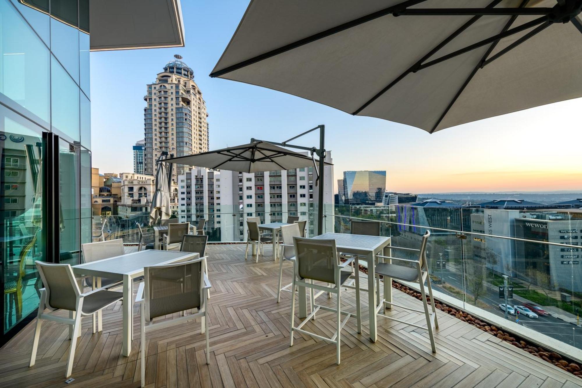 Hotel Sky Sandton Йоханесбург Екстериор снимка