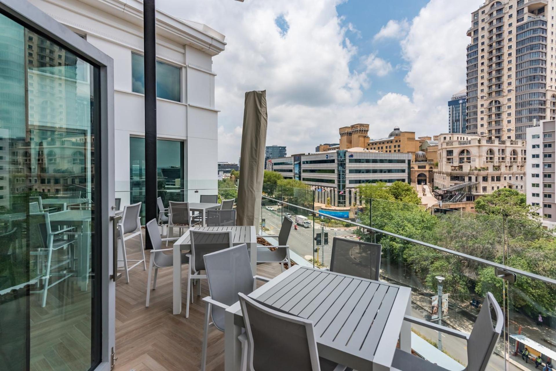 Hotel Sky Sandton Йоханесбург Екстериор снимка